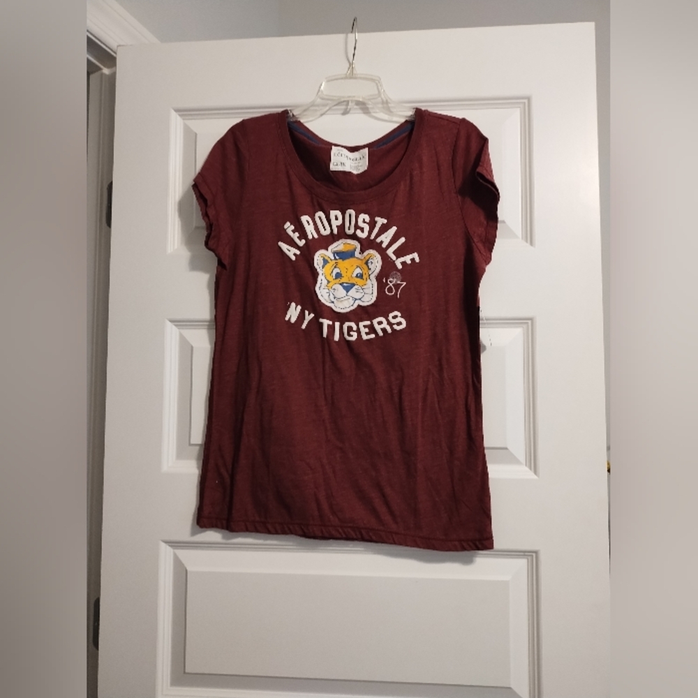 🟢 3/$11 Aéropostale Maroon Graphic Tee